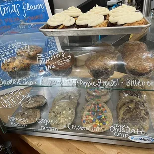 Cookies,muffins and huge cinnamon rolls!!