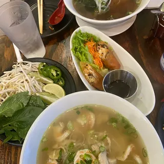 2 Pieces Fried Vegetable Egg Rolls