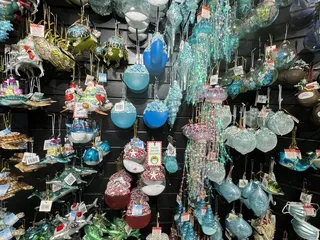 Waikiki Christmas Store