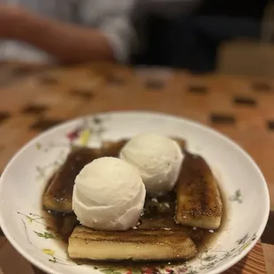 a plate of bananas and ice cream