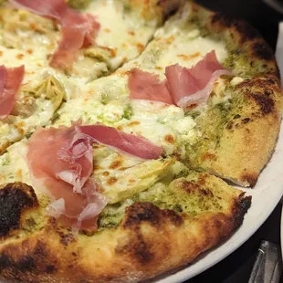Carciofi e Pesto Pizza + Prosciutto