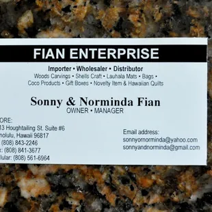 Wood Carvings, Shells Craft, Lauhala Mats, Bags, Gift Boxes, Coco Products, Souvenirs, Novelty Items &amp; Hawaiian Quilts