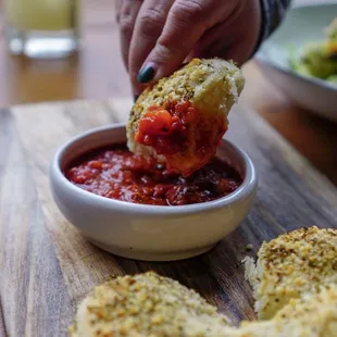 Cheesy Bread - IG: @nelson_eats