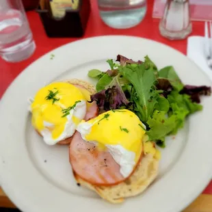 Eggs benedict