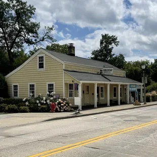 the front of fiddlers coffeehouse
