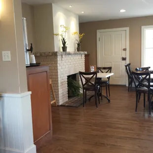 One thing that really stood out to me was the very "homey" feeling and furnishing this place has