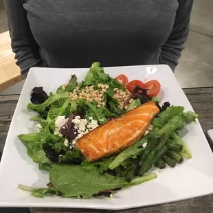 Grilled Salmon Salad