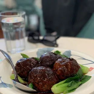 Shi zhi tou (meatballs)