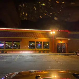 the outside of a restaurant at night