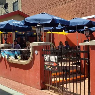 the outside of the restaurant