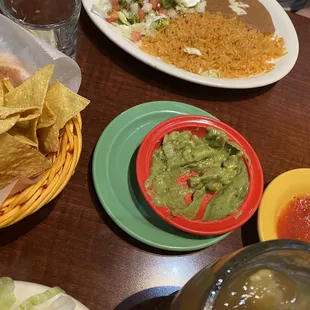 Guac is v good despite not being chunky. Good flavor