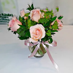 https://fiestaflowersaz.com/product/6-roses-in-an-ivy-bowl-r-1774-sale-blush-lavender-or-white-only/