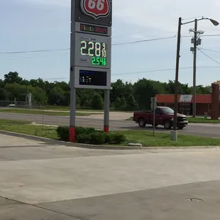 Great Price, and no false advertisement! Not like the other one located at 1402 Neptune Dr Clinton Ok 73601