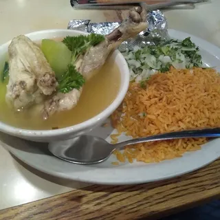 CALDO DE POLLO