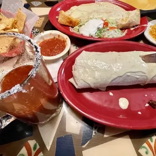 Michelada modelo, Quesadilla de fajitas and super burrito
