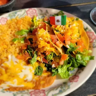 Shredded chicken tacos (hard shell)