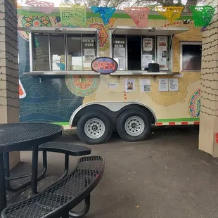 Very nice setup and unbelievably excellent food.