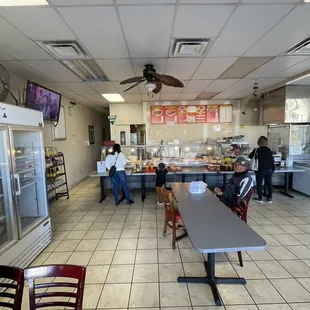 the inside of a fast food restaurant