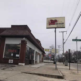 a view of a street corner