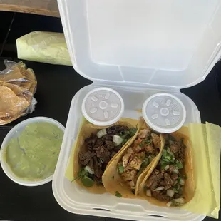 Guacamole large on the side! Taco Plate