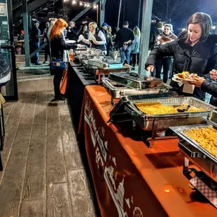 Brew &amp; Que buffet line