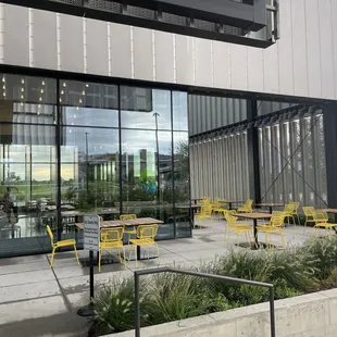 Outdoor seating at Fig one