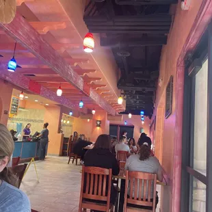 For lunch this place is full.