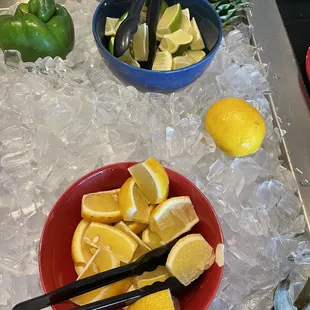 Lime/lemon wedges