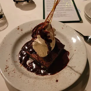 Walnut brownie with ice cream