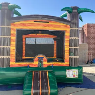 Combo Wet/Dry slide and Jumper  Space required 21' x31"