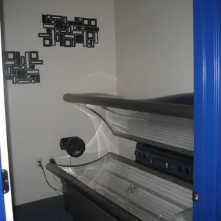 1 of 3 Tanning rooms