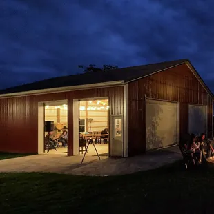 Live music with group or intimate seating.