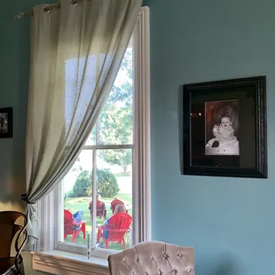 Visitors relaxing outside watching hot air balloons drift by.