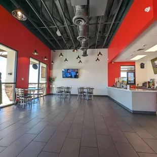 the interior of a fast food restaurant