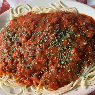 Spaghetti with marinara sauce