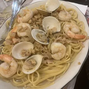 Shrimp and oyster linguine