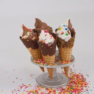 Satisfy your sweet tooth with a creamy cone, sundae, banana split, dipped cone,or custom freezee made with candy, fruit, &amp; cake!