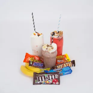 Want it sweet and special? Try our custom freezees made with candies, fruits and cakes! Mix in what your heart desires and refuse to share!