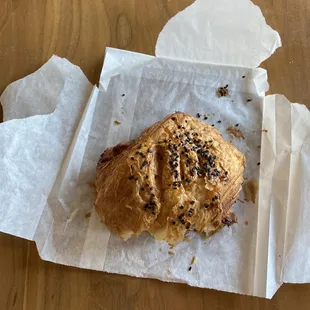 Ham and white cheddar croissant
