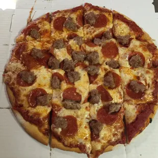 Sausage &amp; Pepperoni Pizza