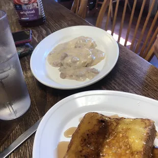 Biscuit and gravy