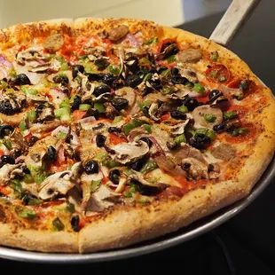 Meat Lovers Hand Tossed Pizza