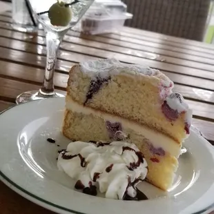 Lemon cake was frozen and dry