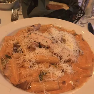 Rigatoni Con Pollo E Vodka