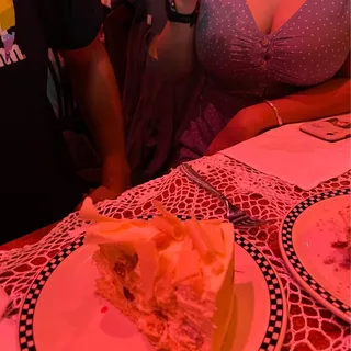 8" White Chocolate Macadamia