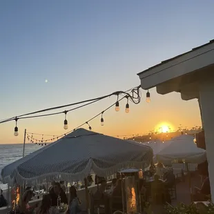 the sun setting over the ocean