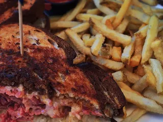 Front Street Bar & Grill