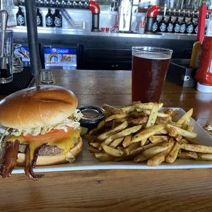 House burger with bacon. Well executed and very moist.