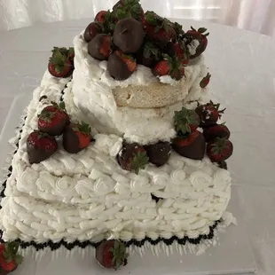 Fallen icing, hole in cake