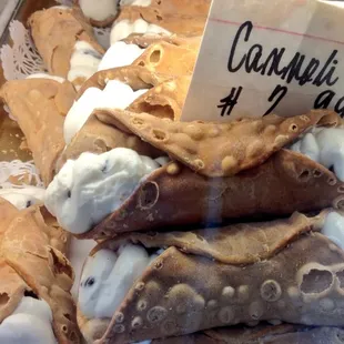 Creamy filling, delicious cannoli for $3.00